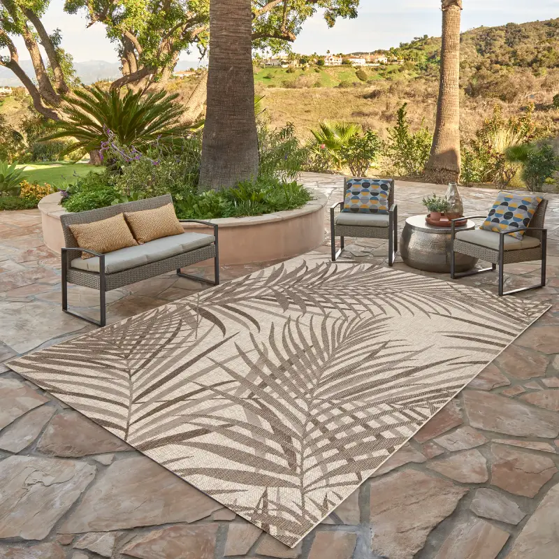 Non-slip outdoor carpet