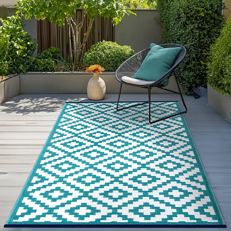 Outdoor carpet installation services